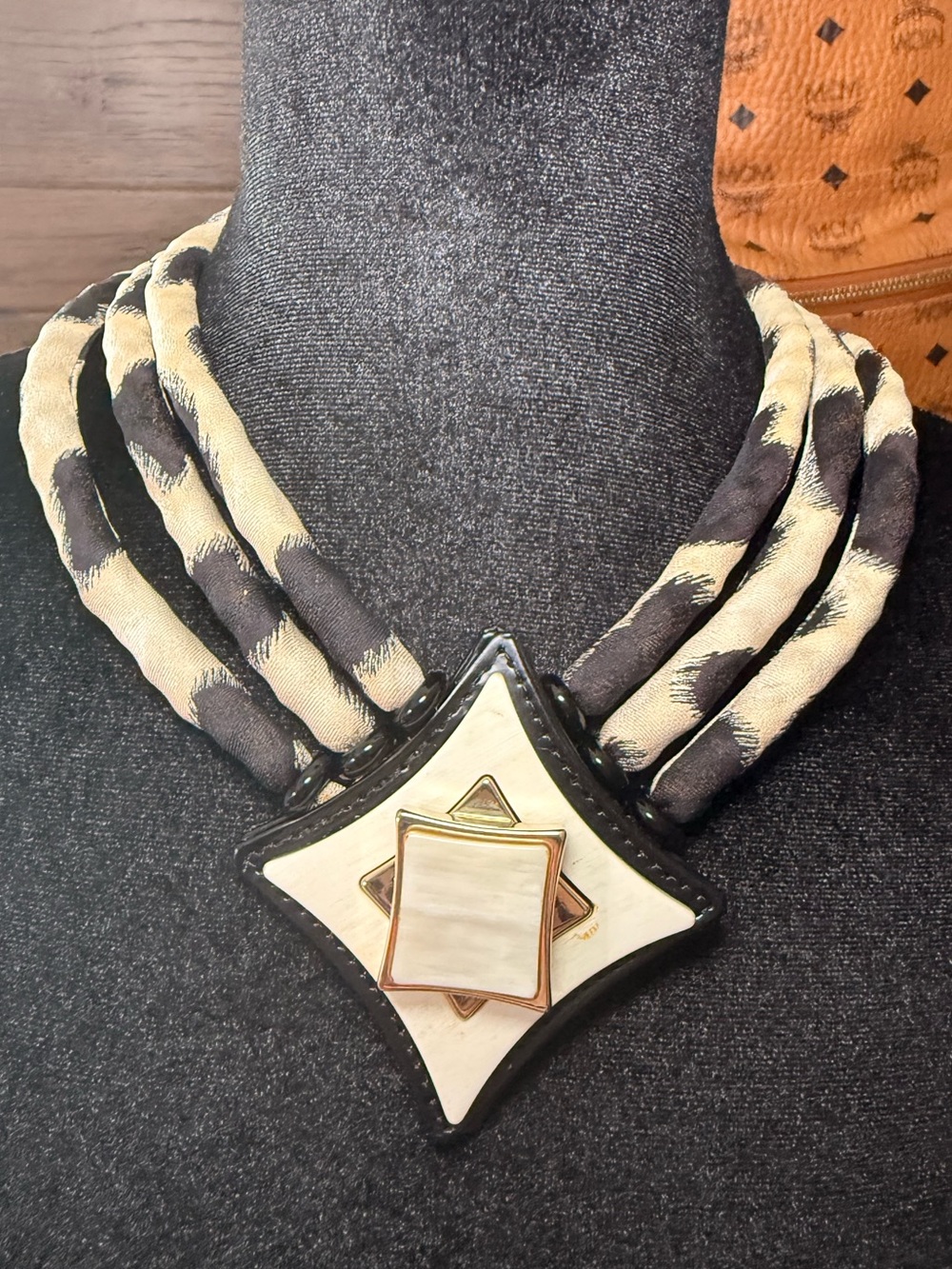 Giorgio Armani Vintage Signed Statement Necklace Wearable Art - Picture 5 of 9